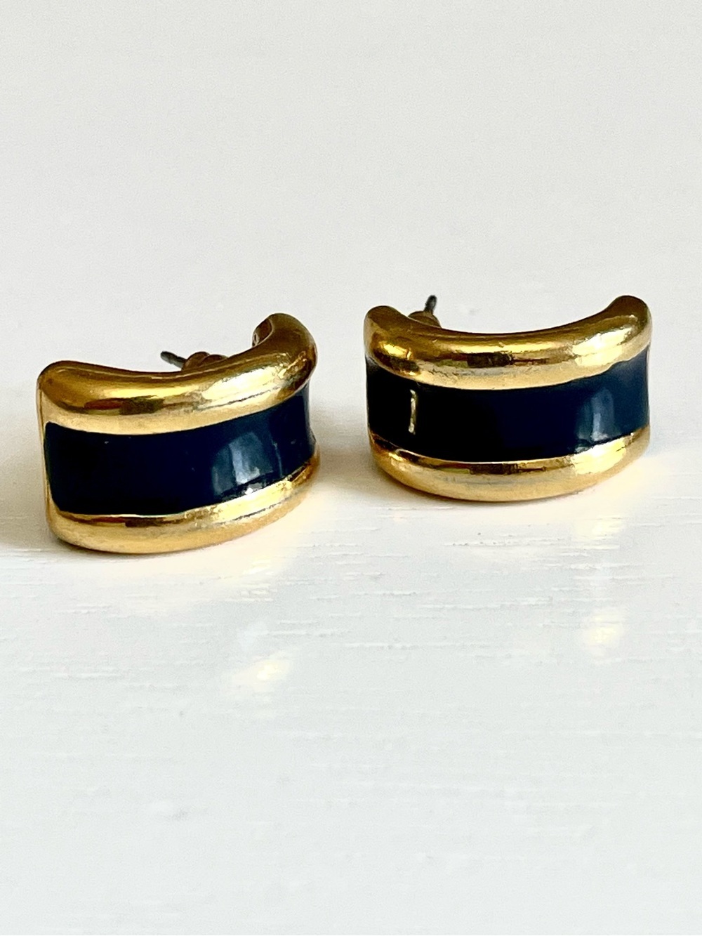 Vintage Signed Black Enamel Gold Tone Half Hoop Earrings Retro Quiet Luxury EUC